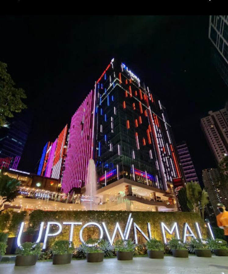 1 Bedroom Uptown Bgc Across Uptown Mall Manila Esterno foto