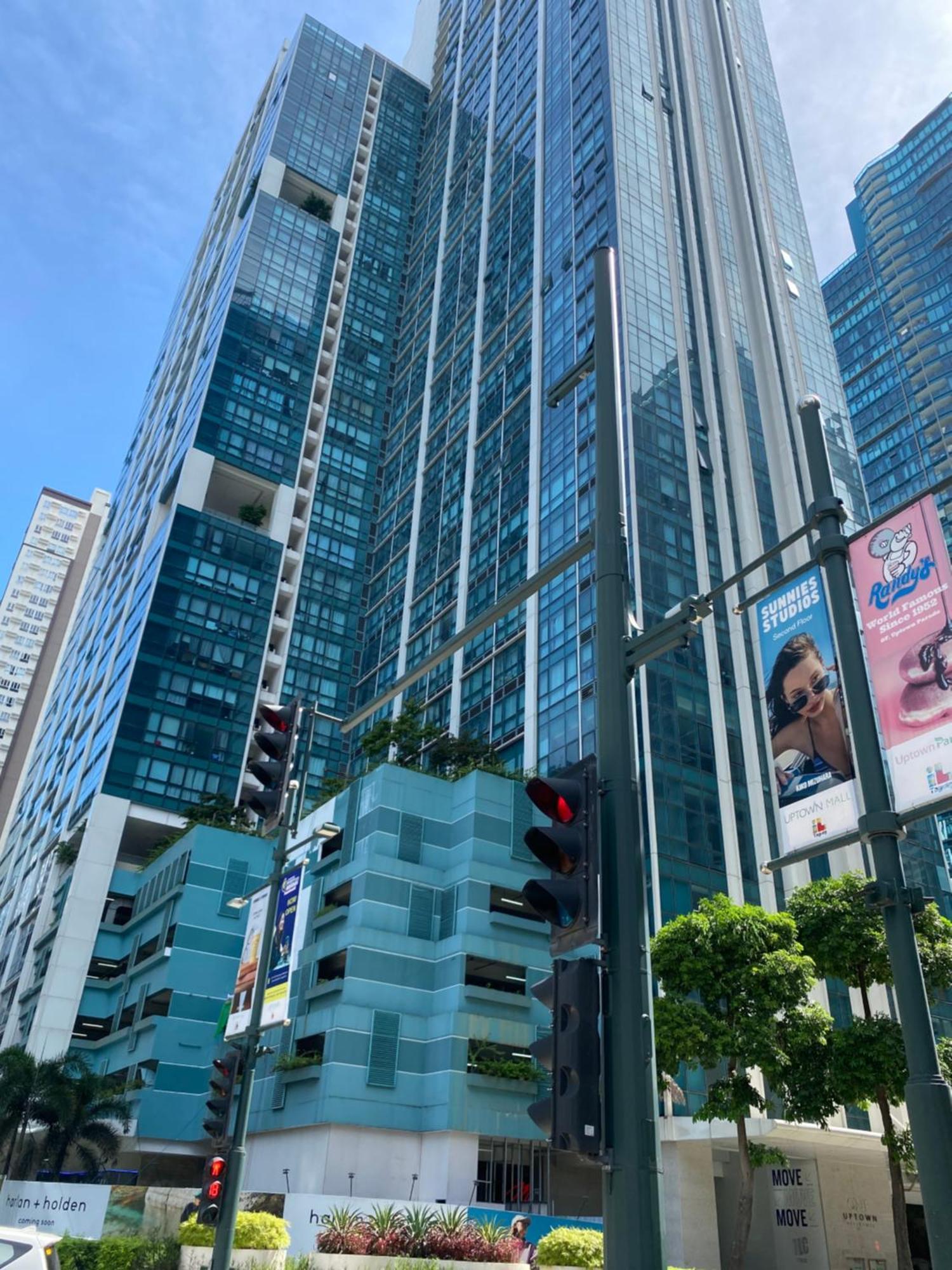 1 Bedroom Uptown Bgc Across Uptown Mall Manila Esterno foto